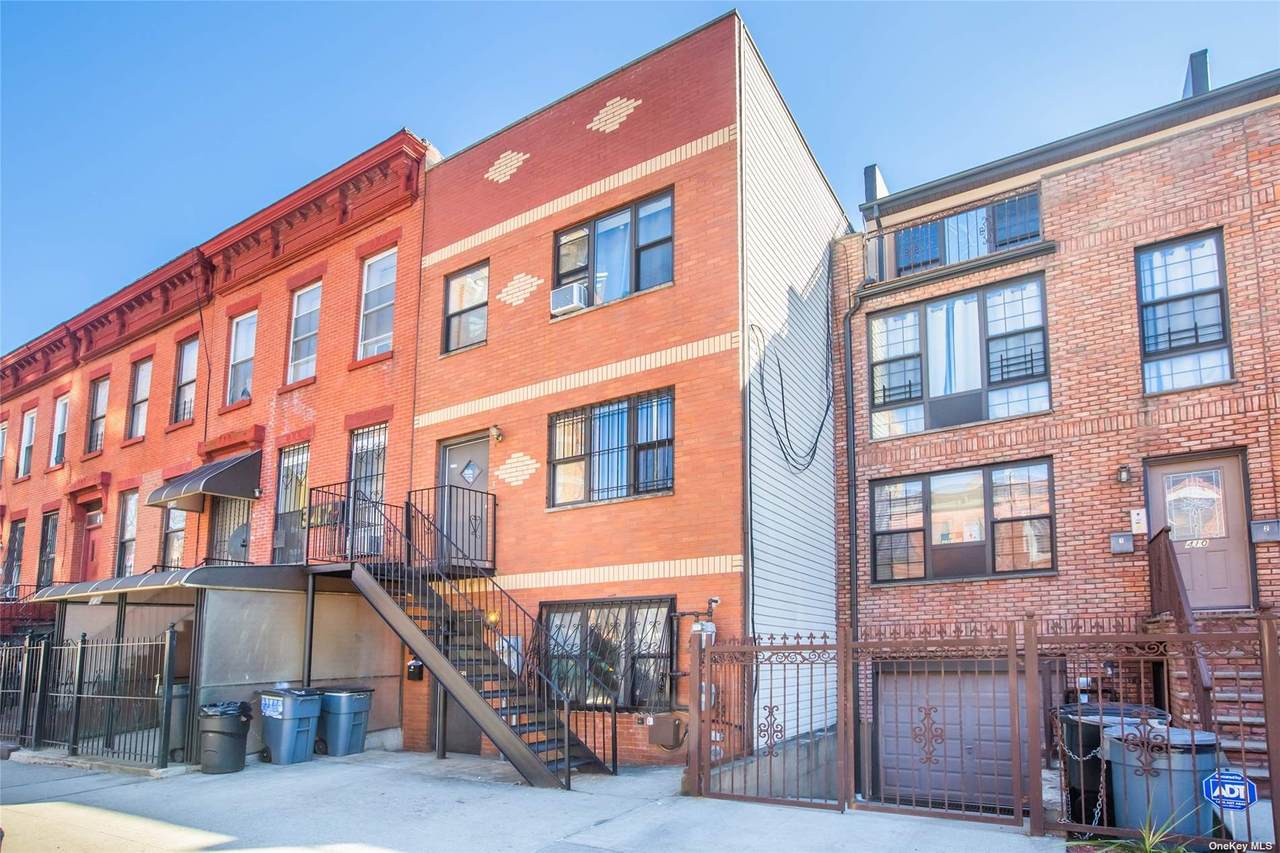 412 Kosciuszko Street - Photo 1