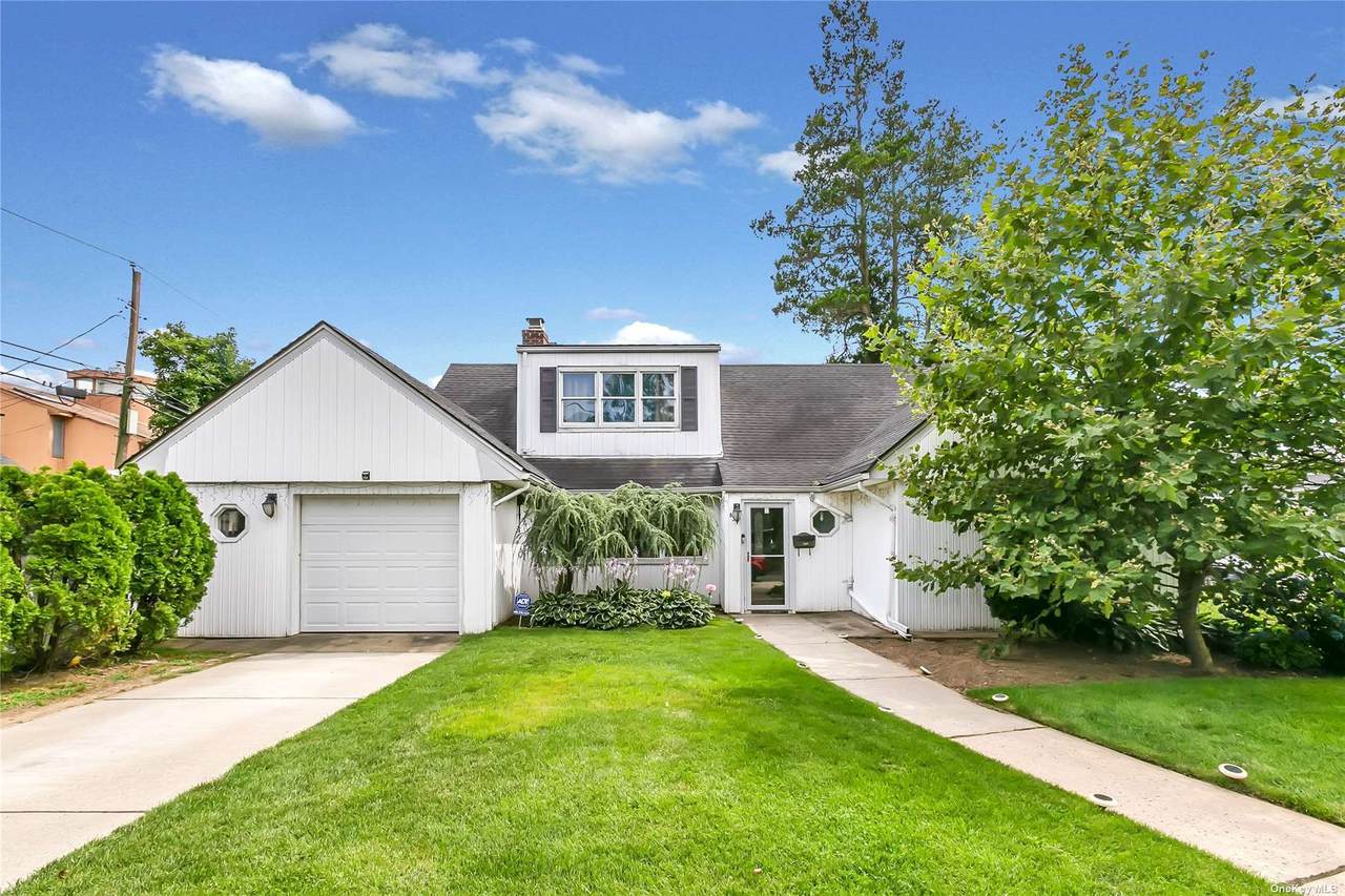 637 Willow Road - Photo 1