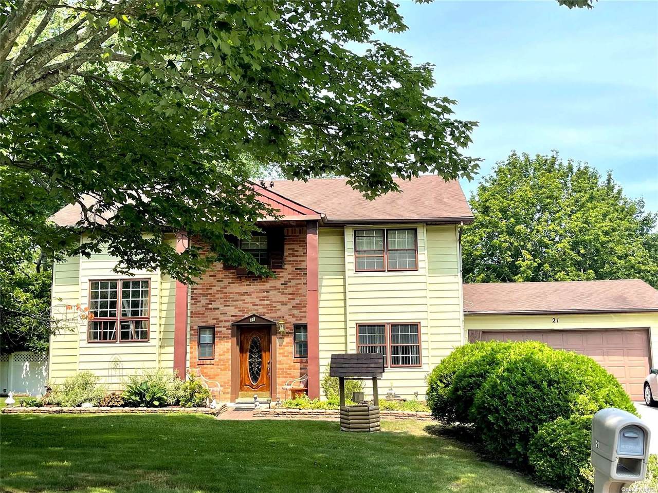 21 Bradley Drive - Photo 1