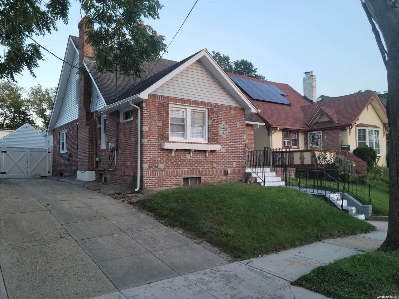 185-32 Galway Avenue - Photo 1