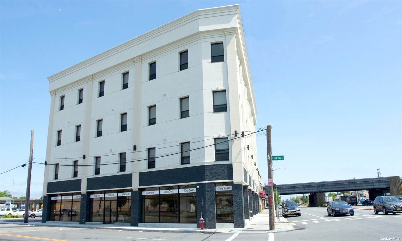 35 Broadway - Photo 1