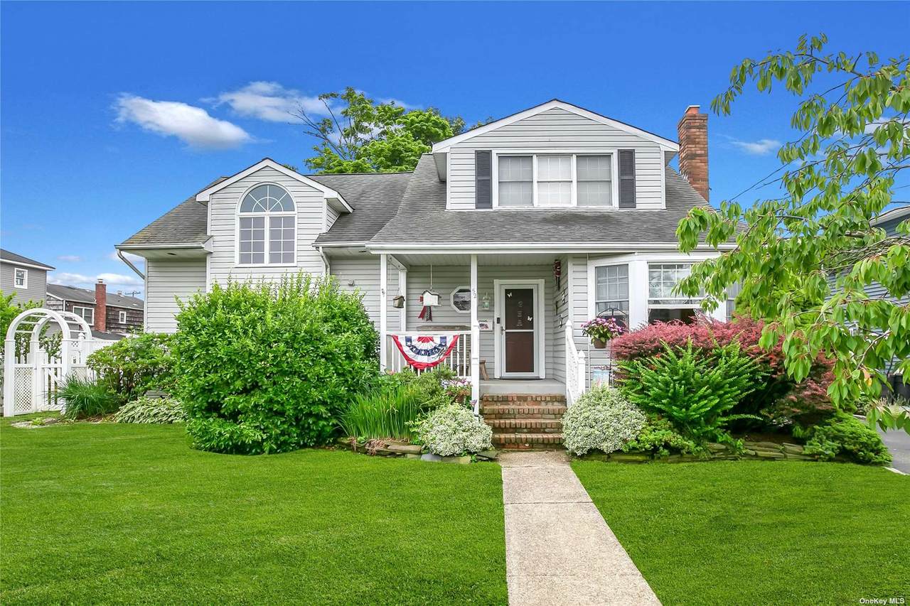 52 Roosevelt Place - Photo 1