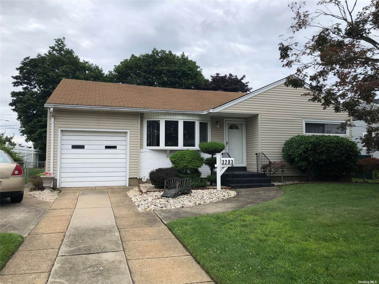 3283 Cherrywood Drive - Photo 1