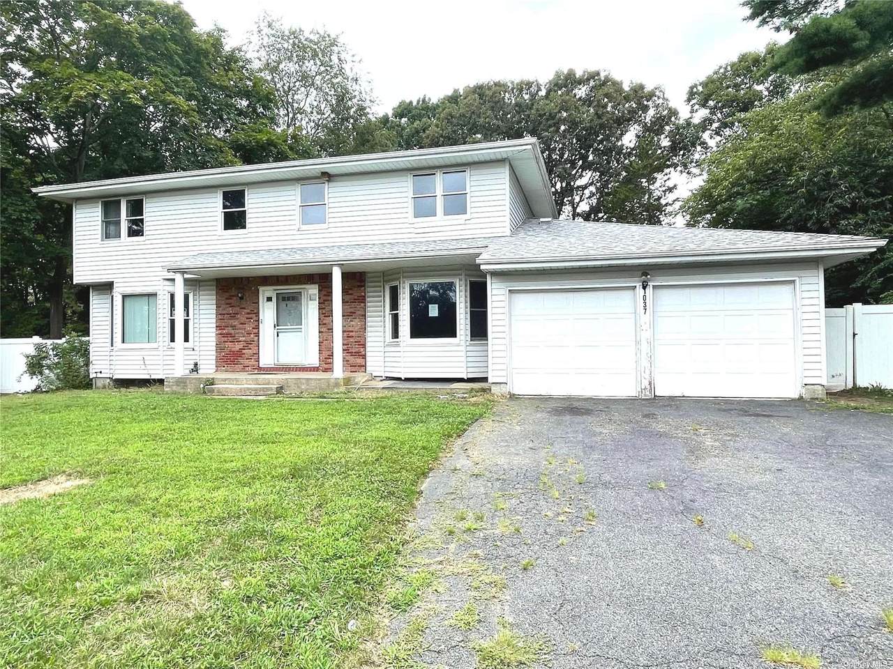 1037 Commack Road - Photo 1