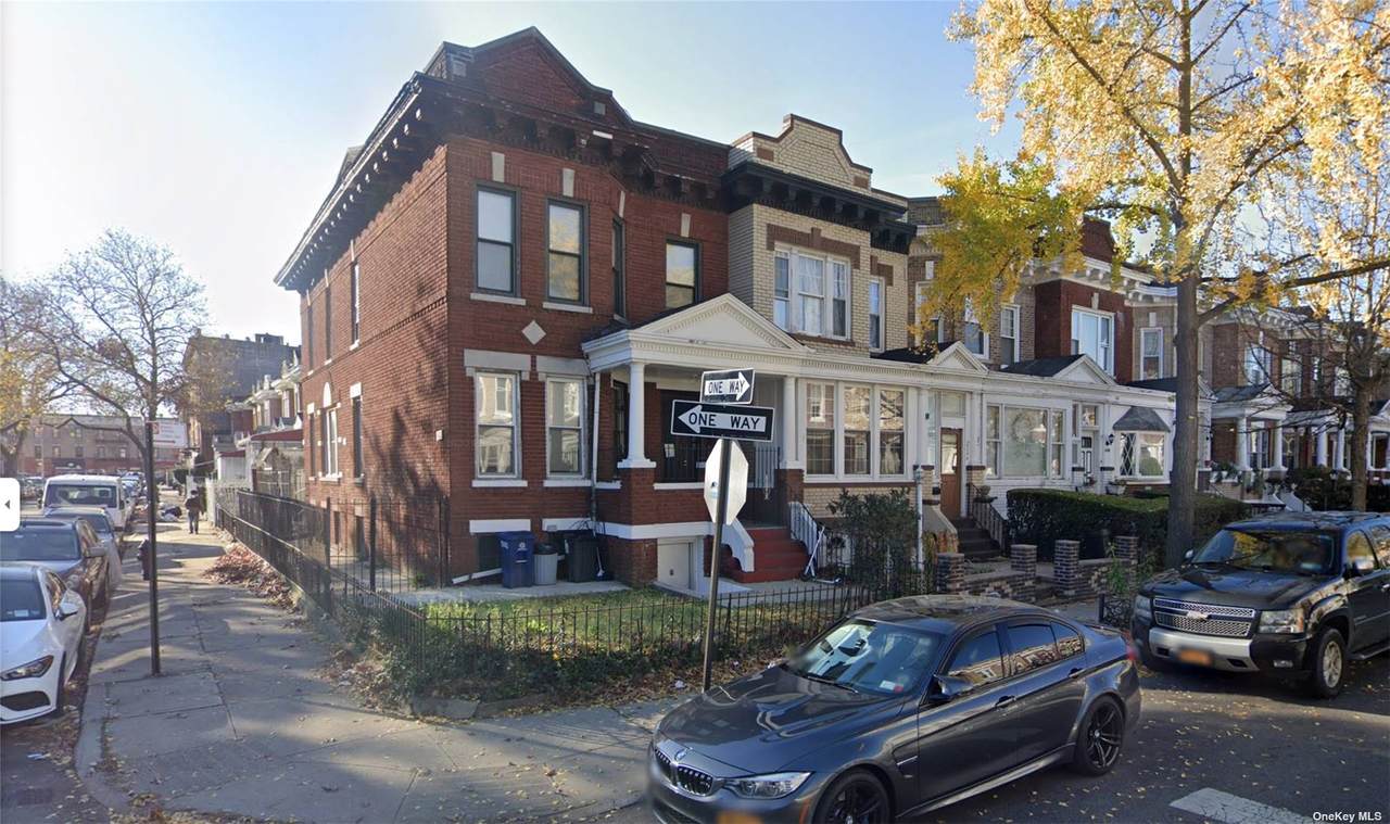 2246 Vanderveer Place - Photo 1
