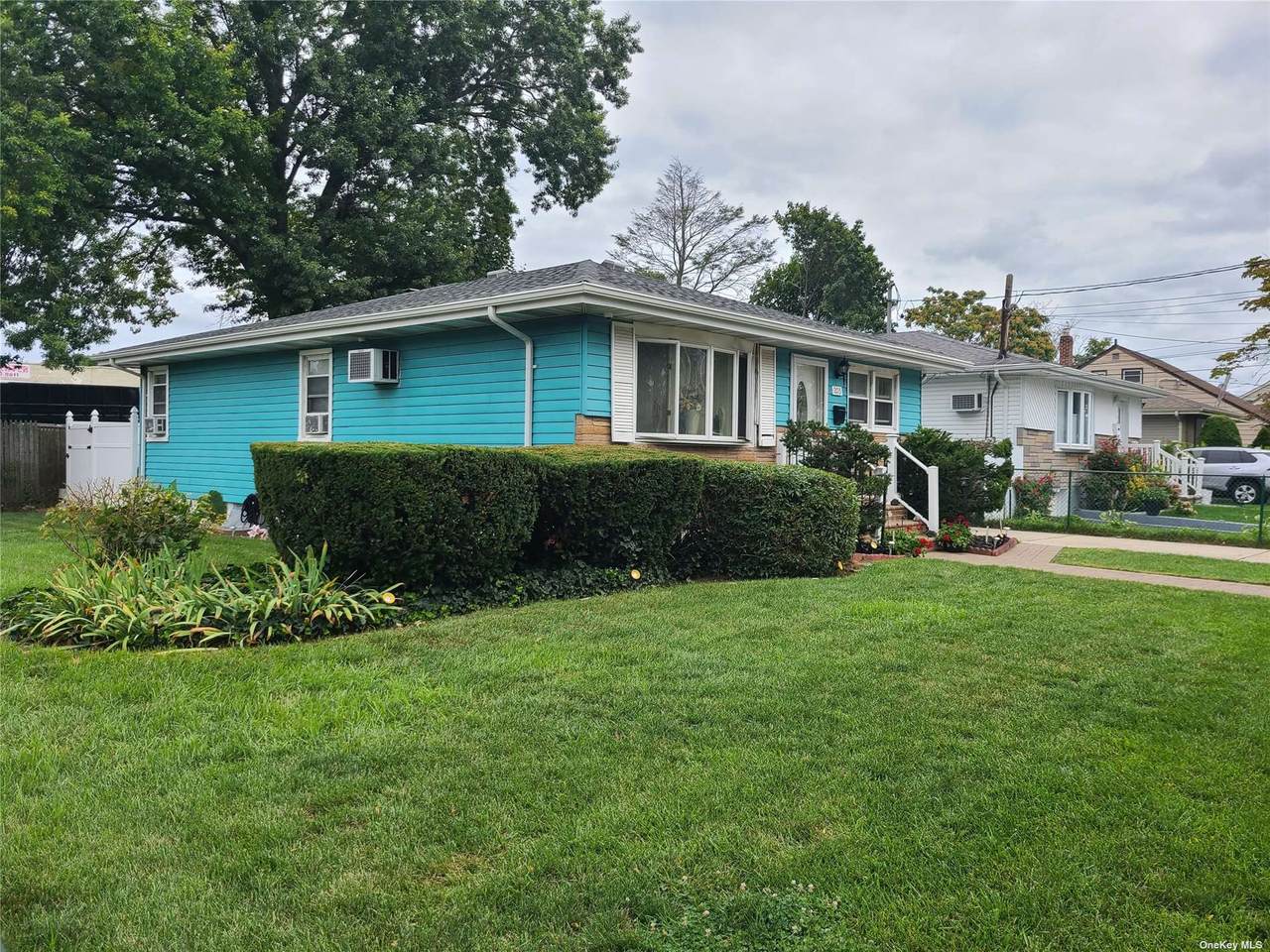 203 Windsor Parkway - Photo 1