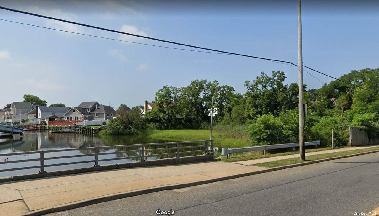 Waukena Avenue - Photo 1