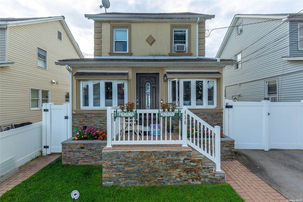 136 Hunnewell Avenue - Photo 1