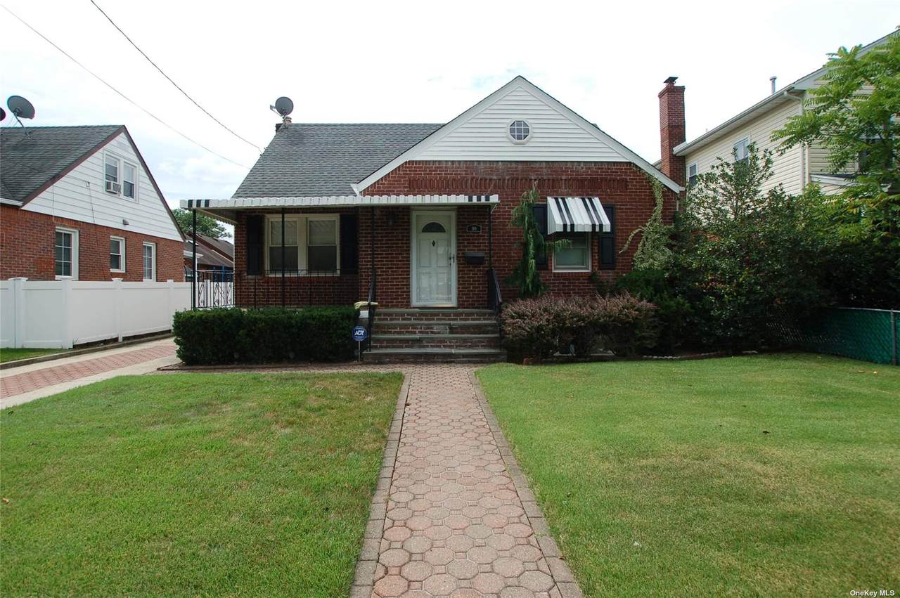 199 Nassau Boulevard - Photo 1