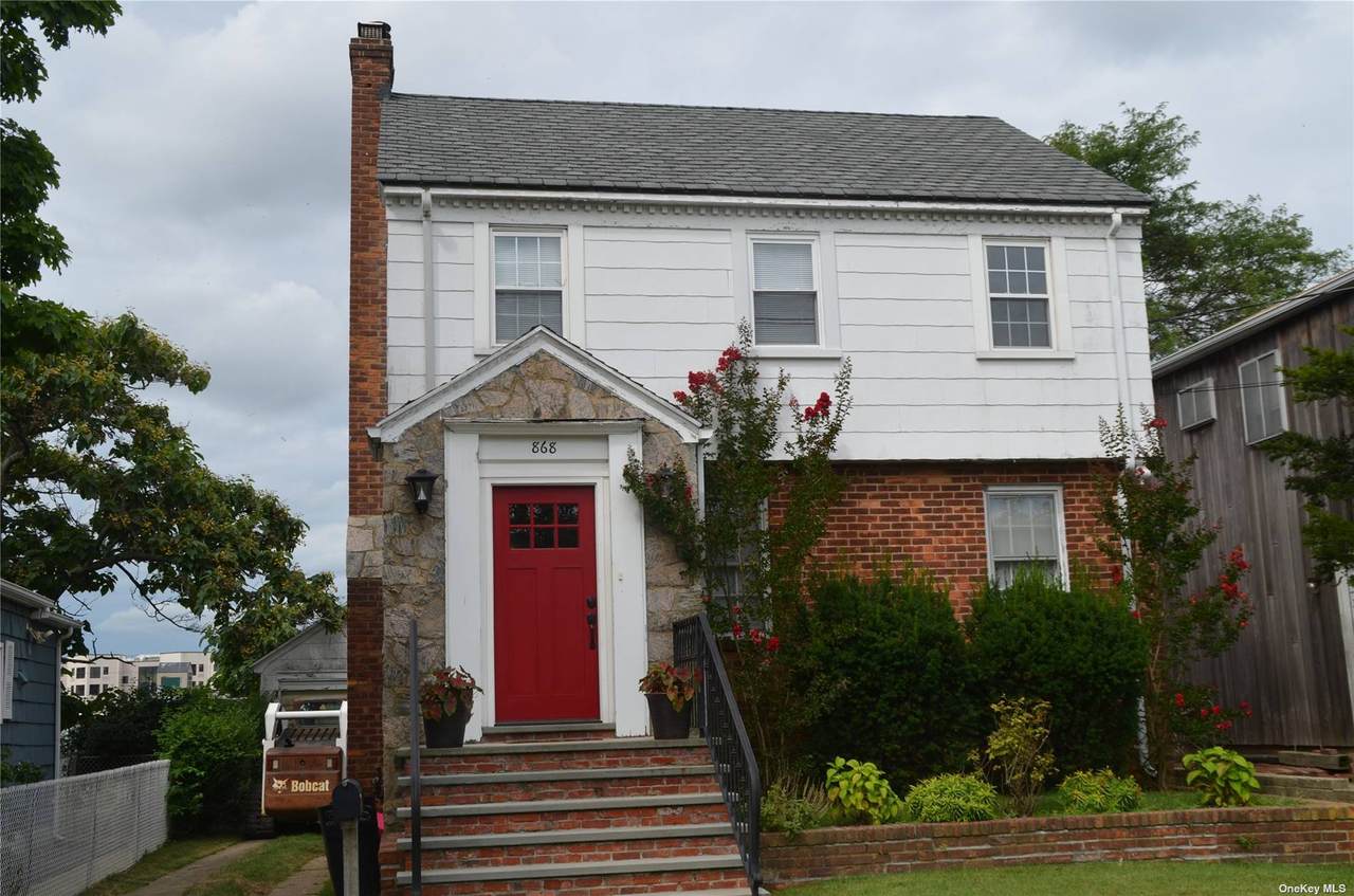 868 Guy Lombardo Avenue - Photo 1