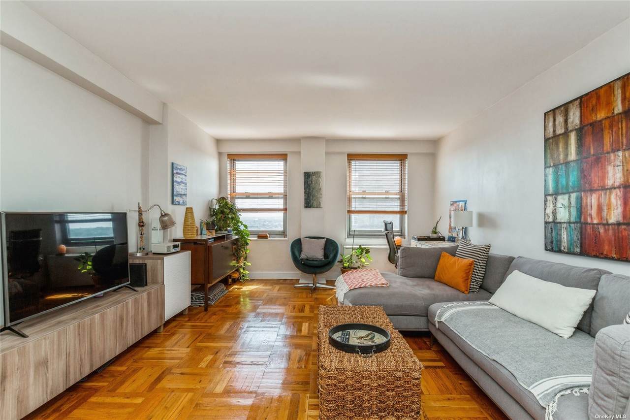 125-10 Queens Boulevard - Photo 1