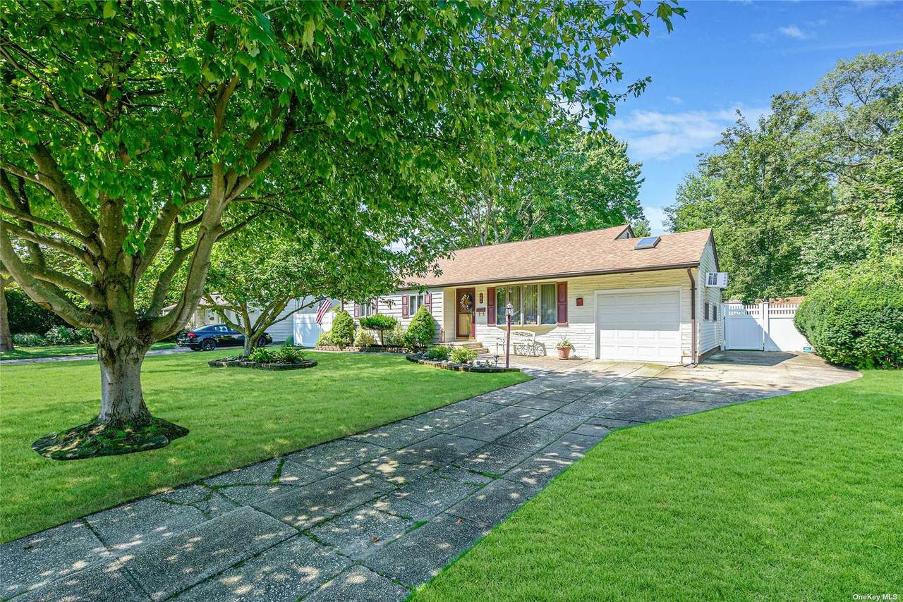 984 Gardiner Drive - Photo 1