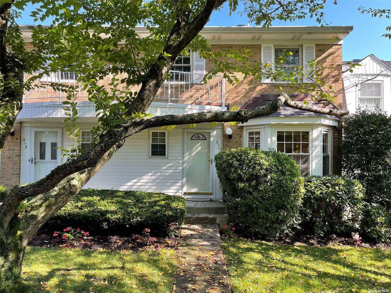 211 Summit Way - Photo 1