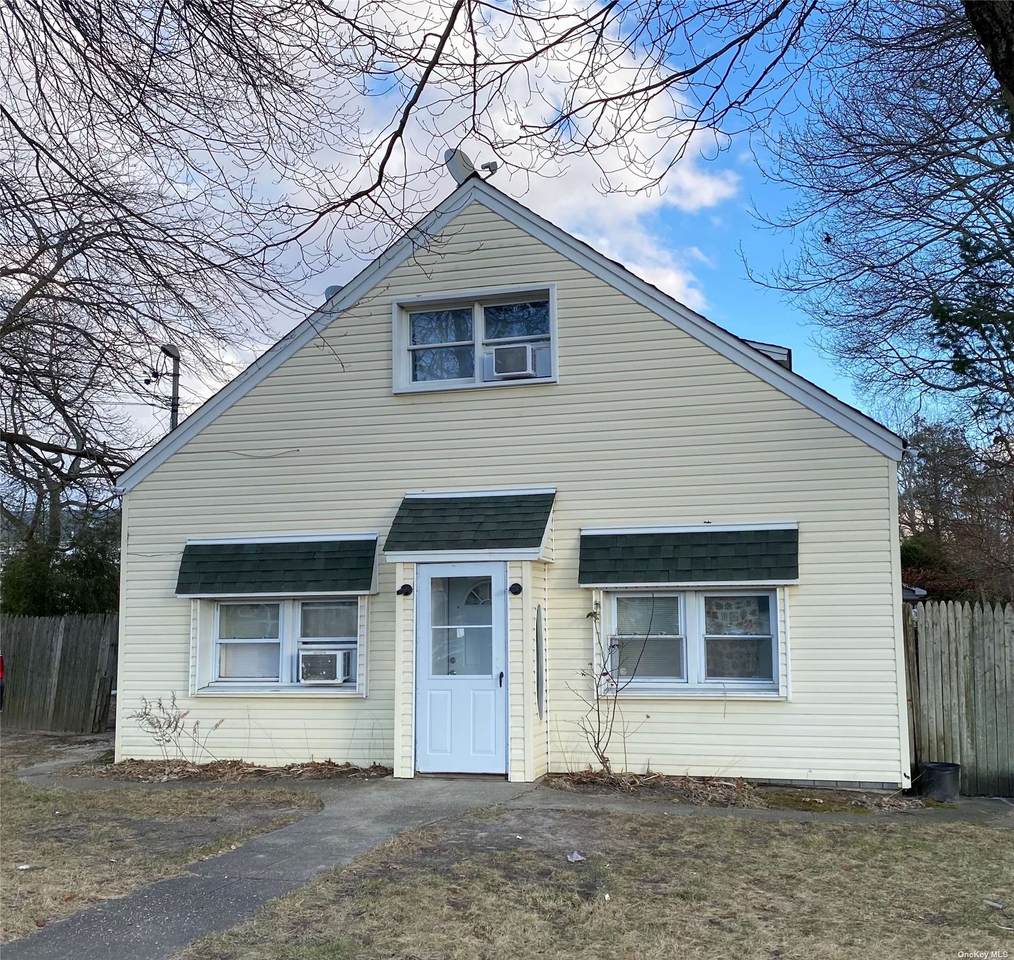 72 Surrey Circle - Photo 1