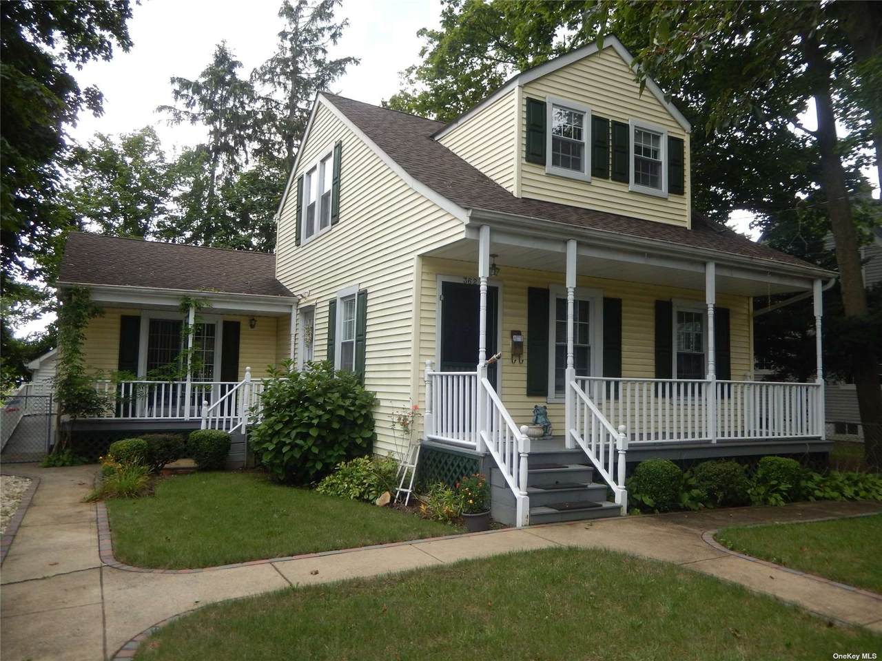 362 Charles Street - Photo 1
