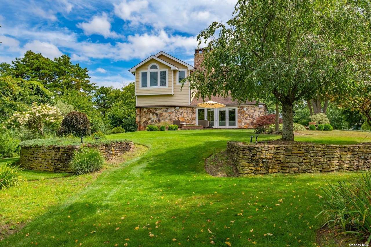 27 Tiana Road - Photo 1