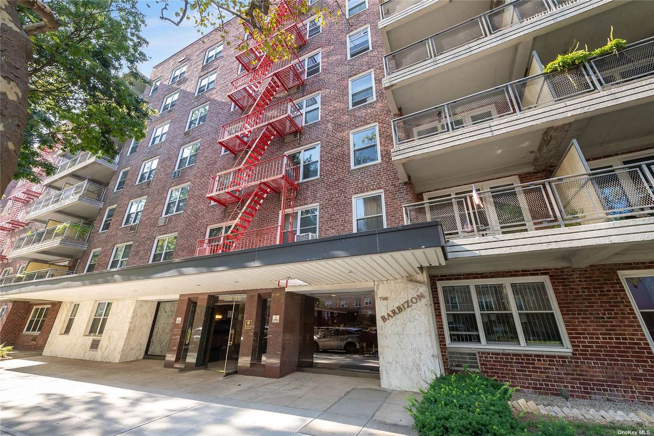 142-05 Roosevelt Avenue - Photo 1