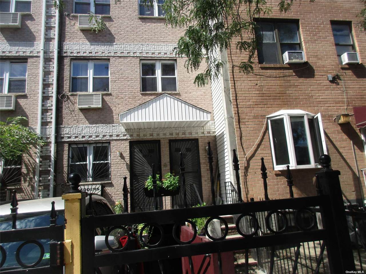 281 Cooper Street - Photo 1