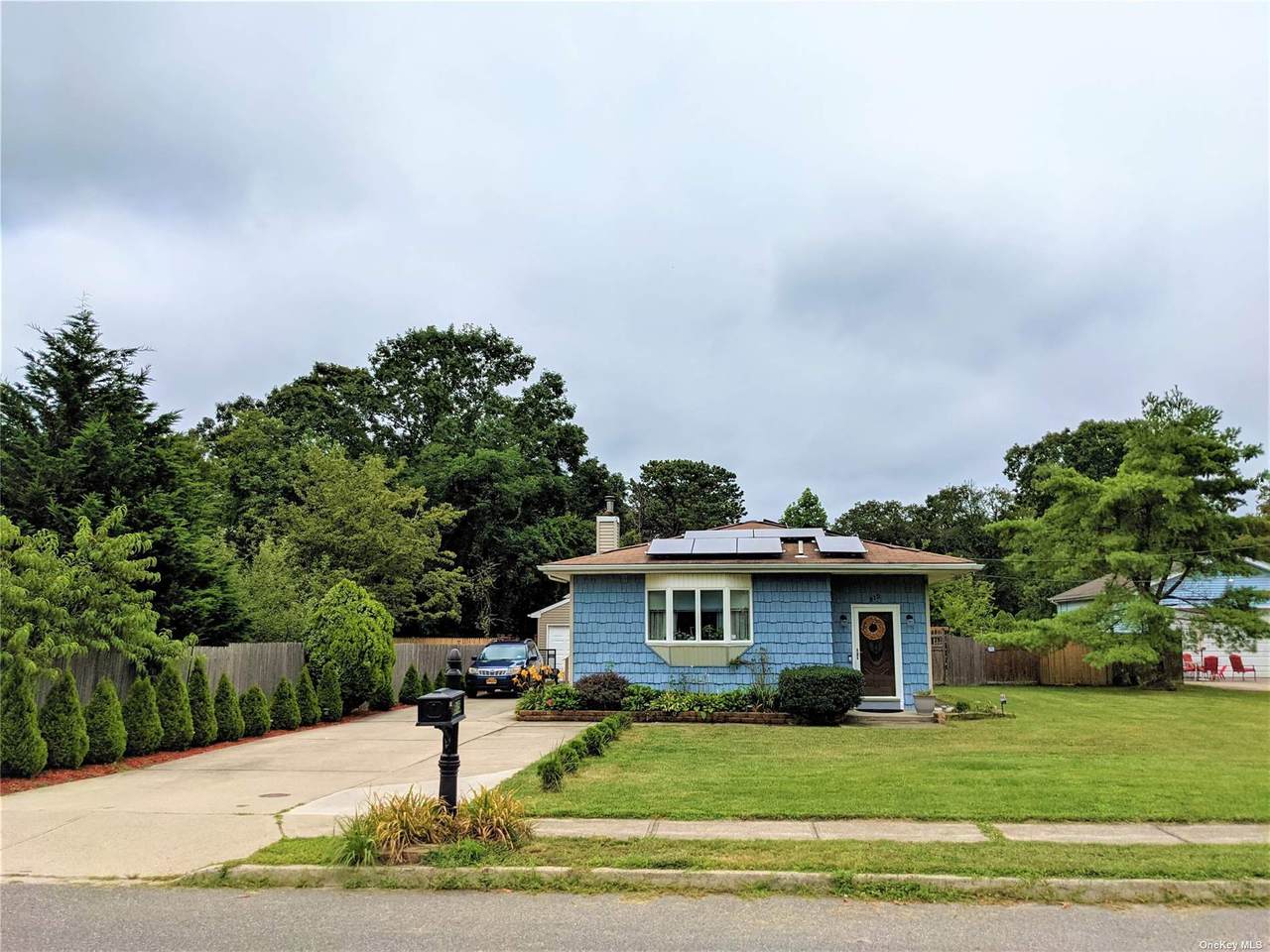 915 Greenlawn Avenue - Photo 1