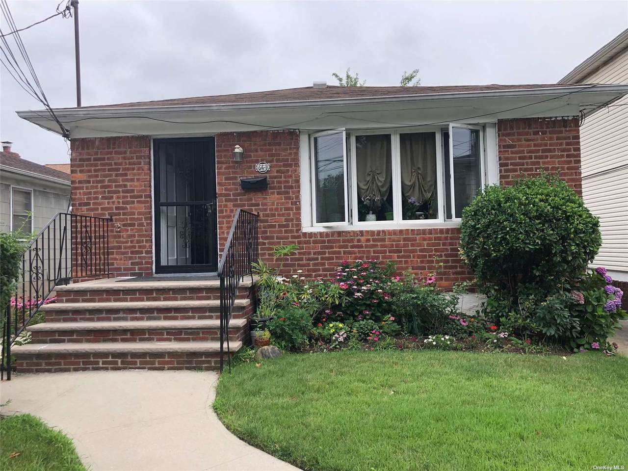 164-10 Foch Boulevard - Photo 1