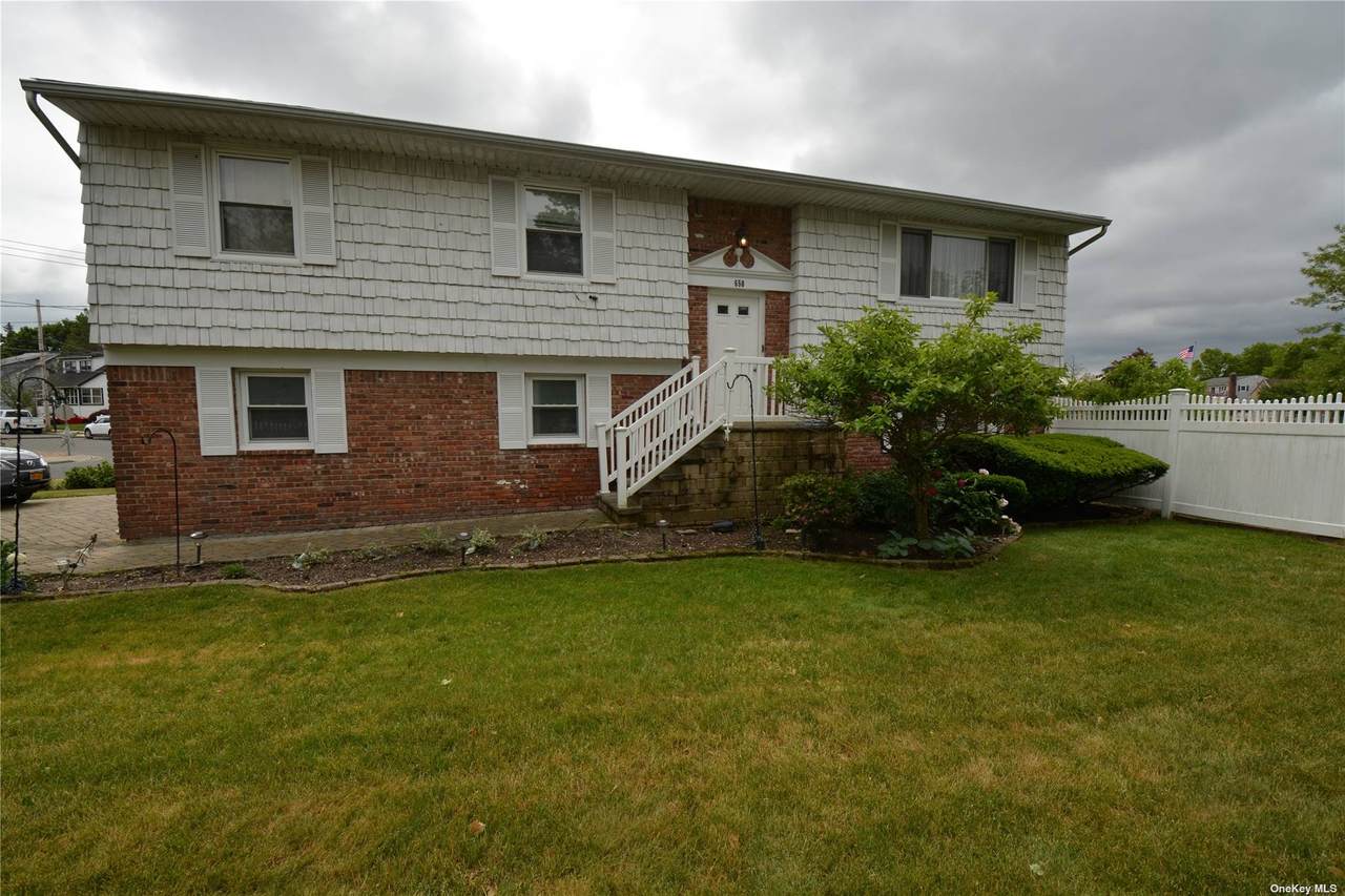 650 Foxhurst Rd - Photo 1