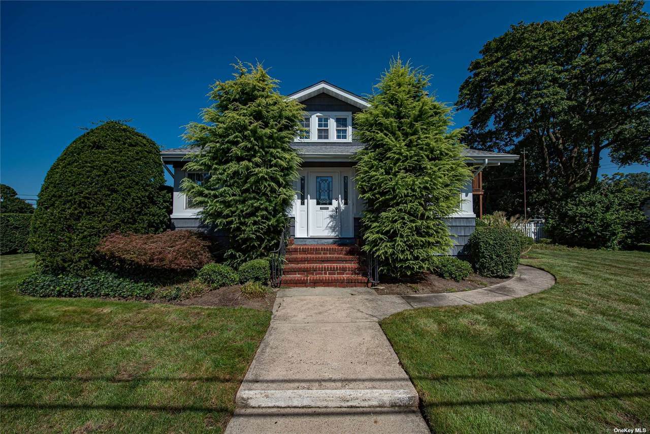 446 Wellwood Avenue - Photo 1