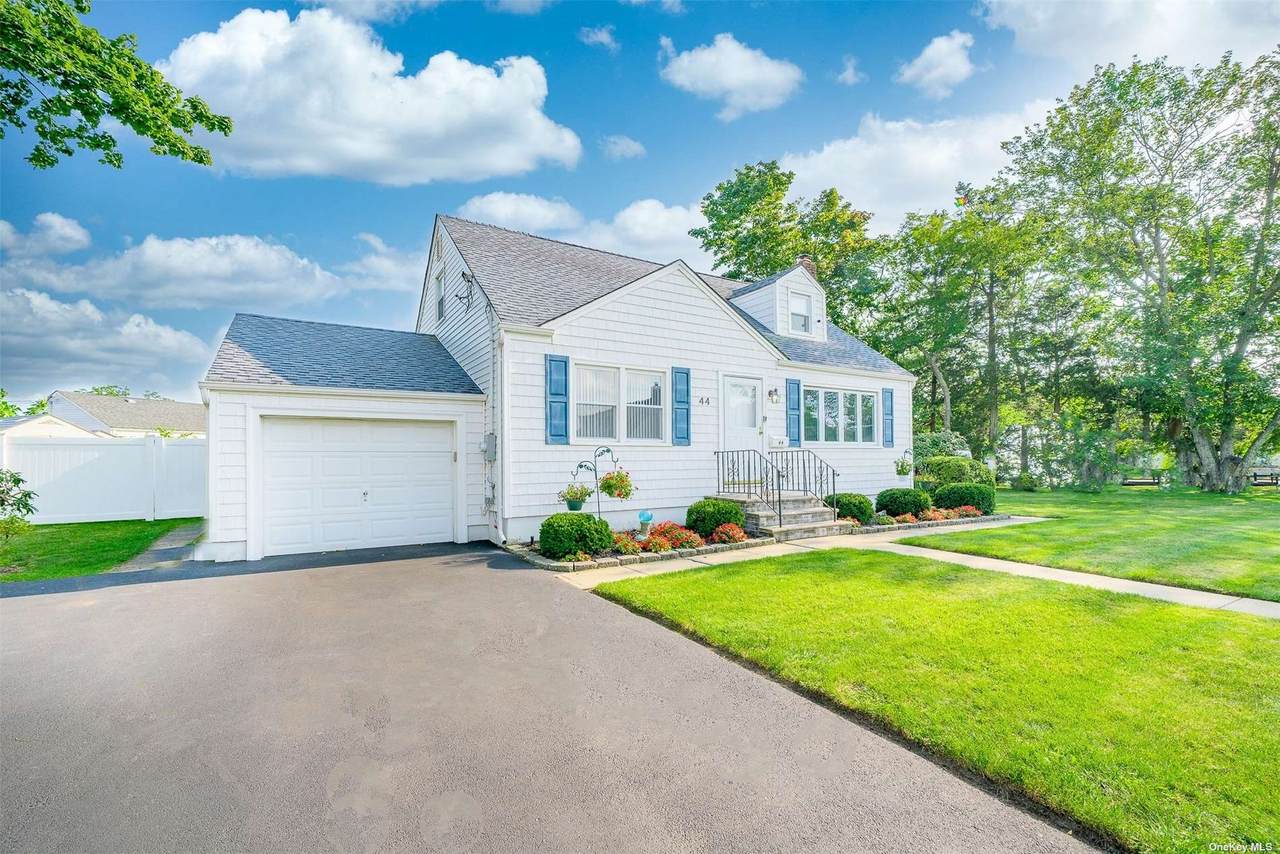 44 Laurel Road - Photo 1