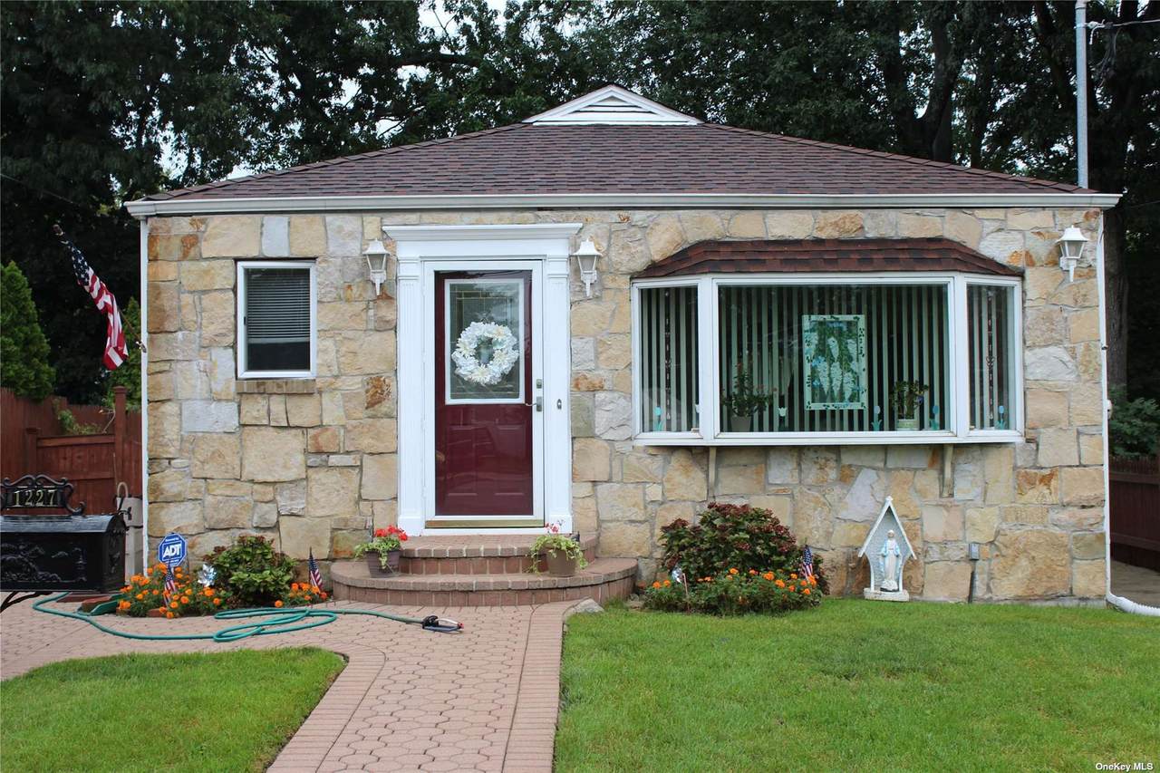 1227 Webber Avenue - Photo 1