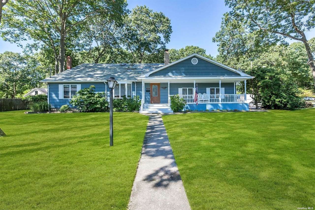 558 Gillette Avenue - Photo 1