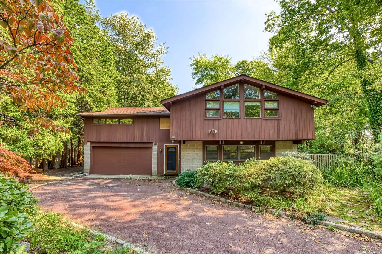 21 Hewitt Boulevard - Photo 1