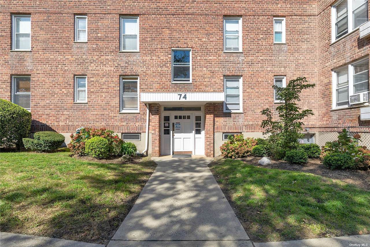 74 Gibson Boulevard - Photo 1