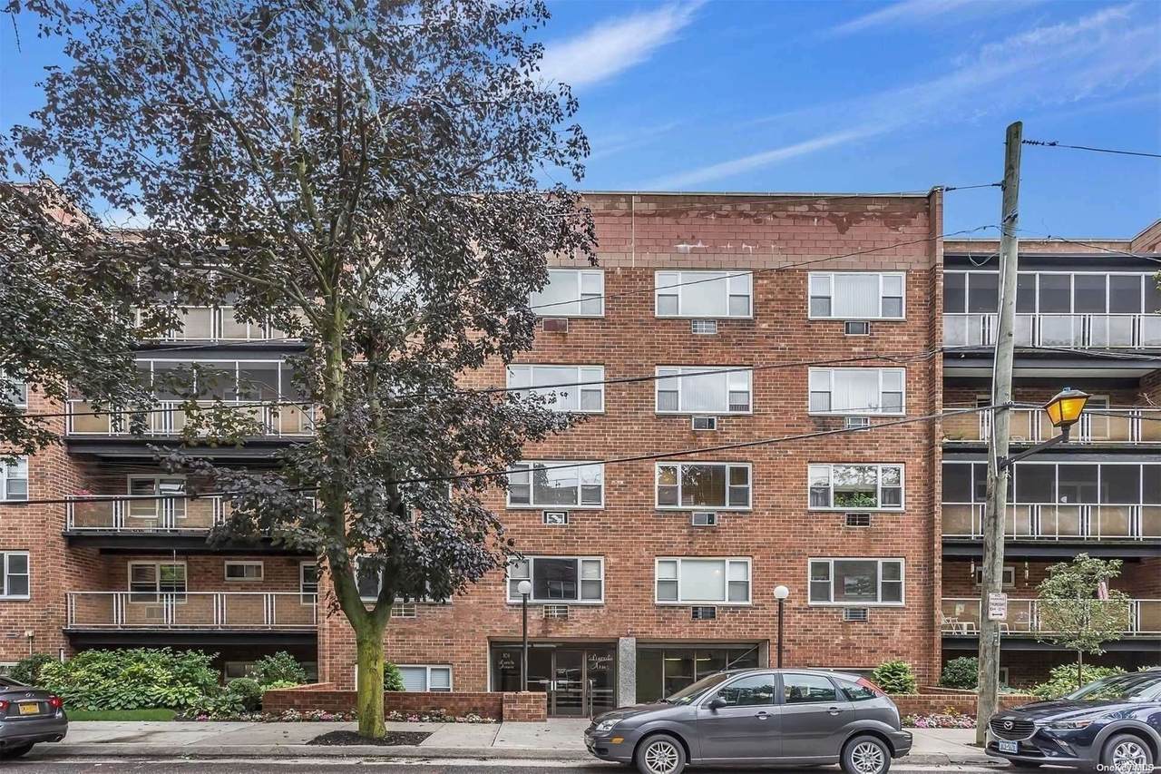 101 Lincoln Avenue - Photo 1