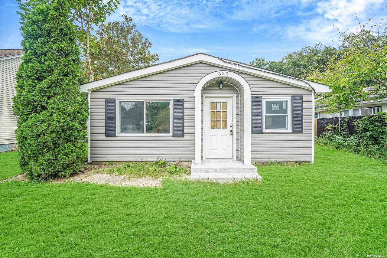 320 Whittier Drive - Photo 1