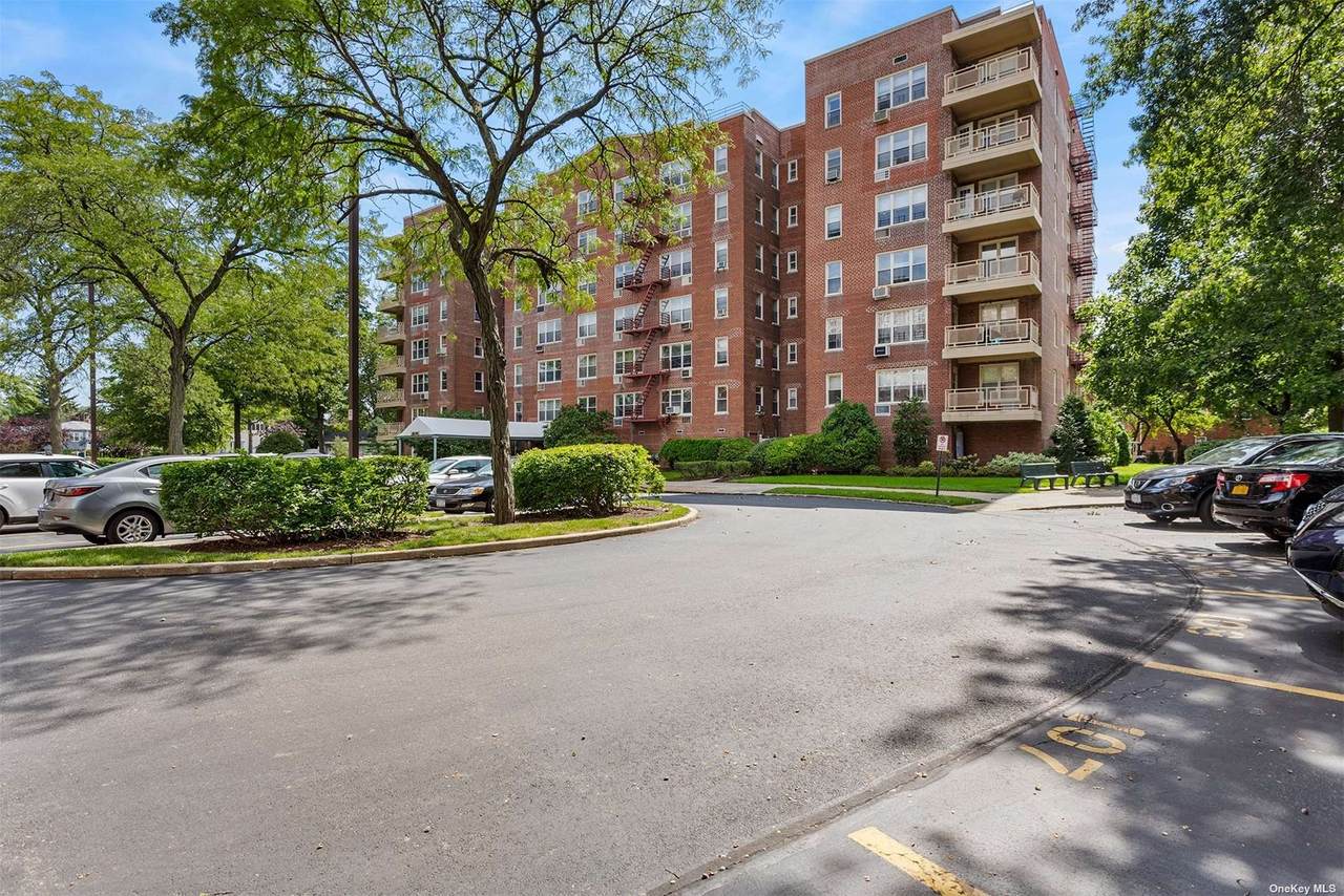 23-55 Bell Boulevard - Photo 1
