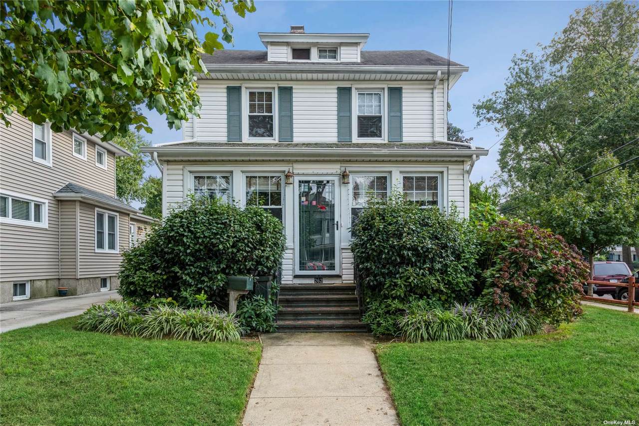 262 Floral Blvd - Photo 1