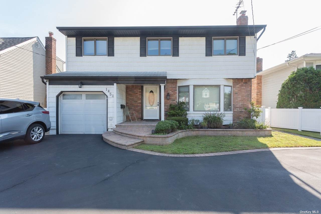 1451 Chapin Avenue - Photo 1