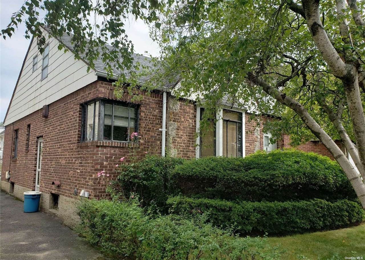 26-17 Utopia Parkway - Photo 1