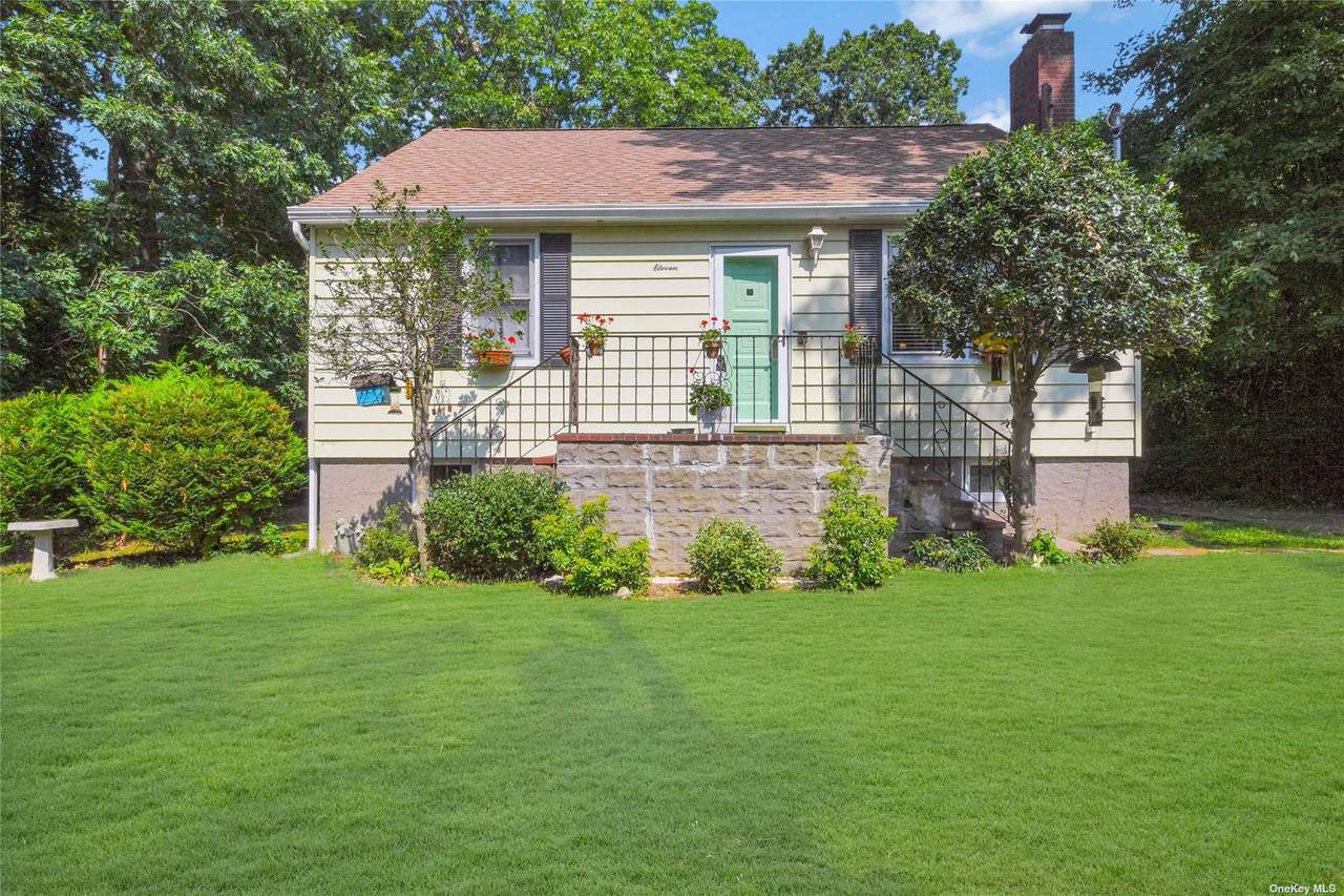 11 Oakwood Avenue - Photo 1