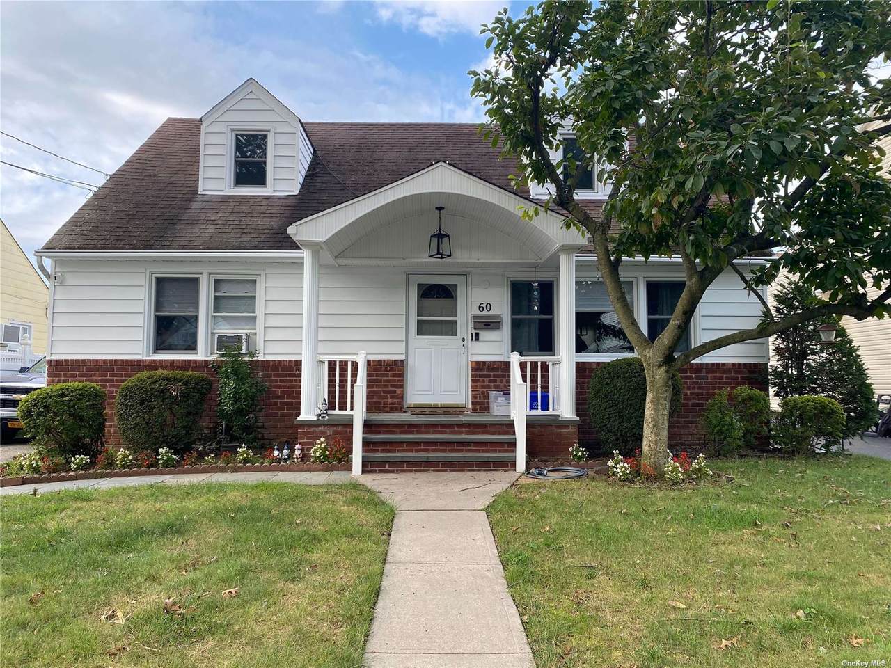 60 Hendrick Avenue - Photo 1