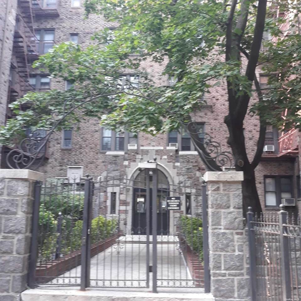 92-05 Whitney - Photo 1