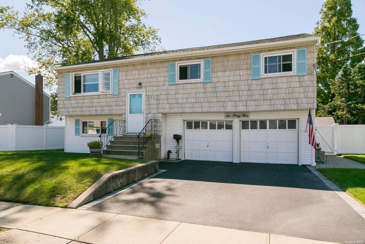 645 Kings Avenue - Photo 1