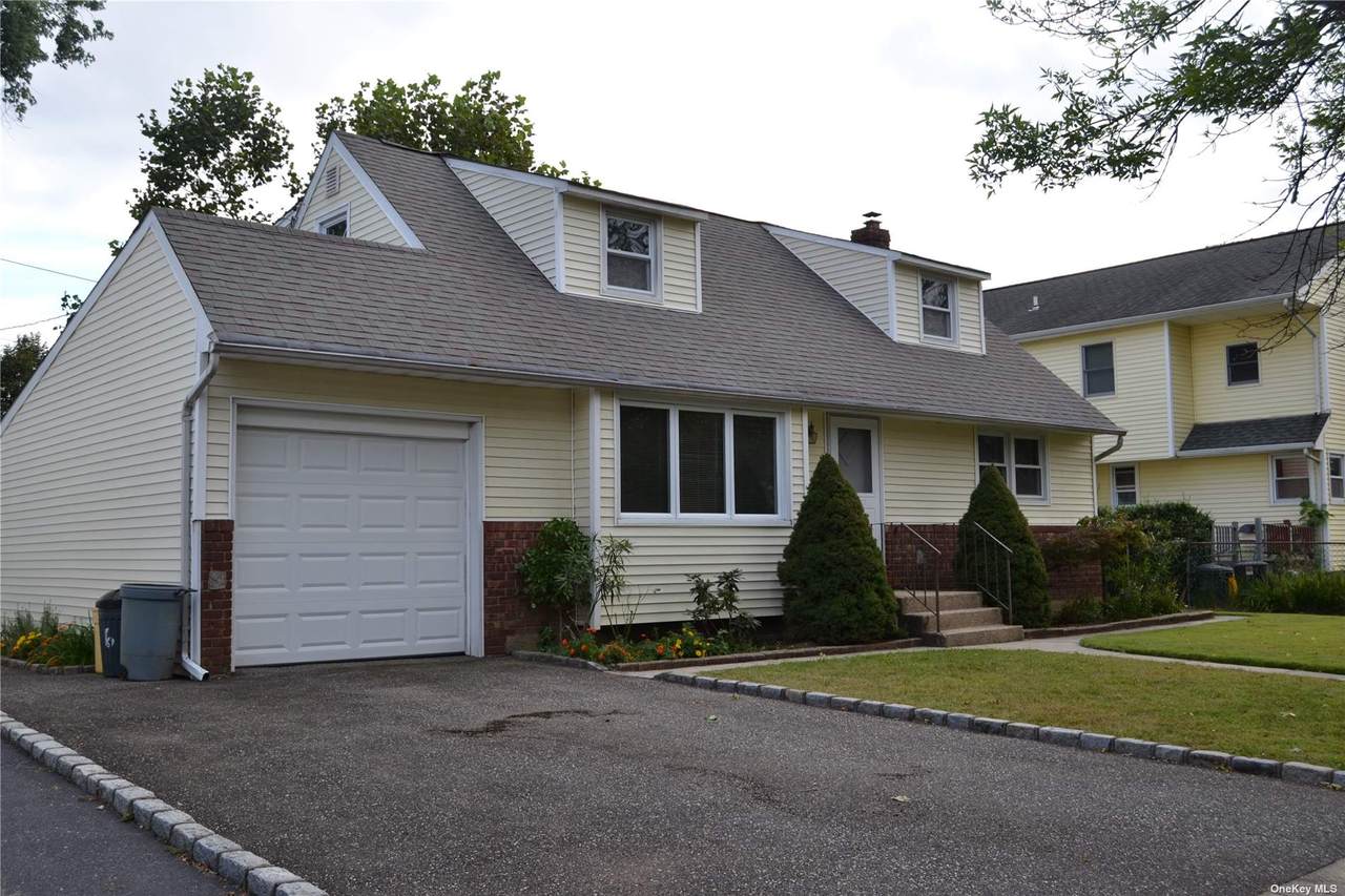 6 Colonial Drive - Photo 1