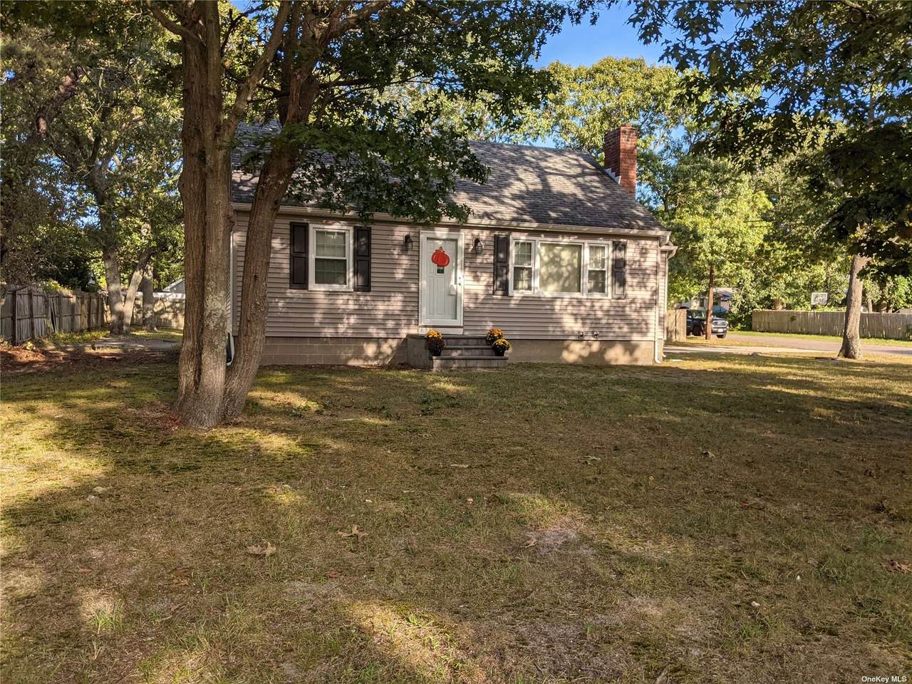 127 Blue Point Road - Photo 1