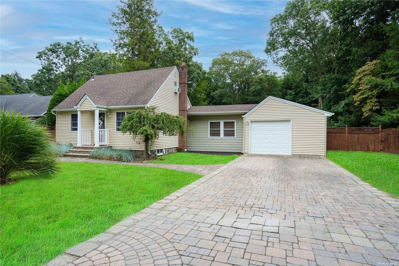 105 Vanderbilt Boulevard - Photo 1
