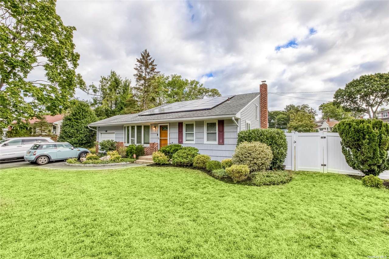 76 Dix Hills Road - Photo 1