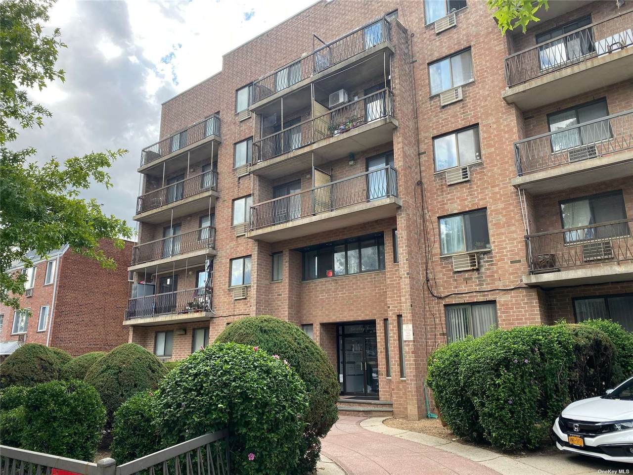 147-45 Barclay Avenue - Photo 1