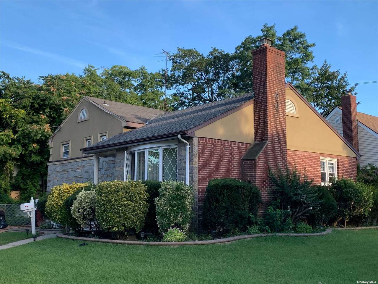 184 Independence Avenue - Photo 1
