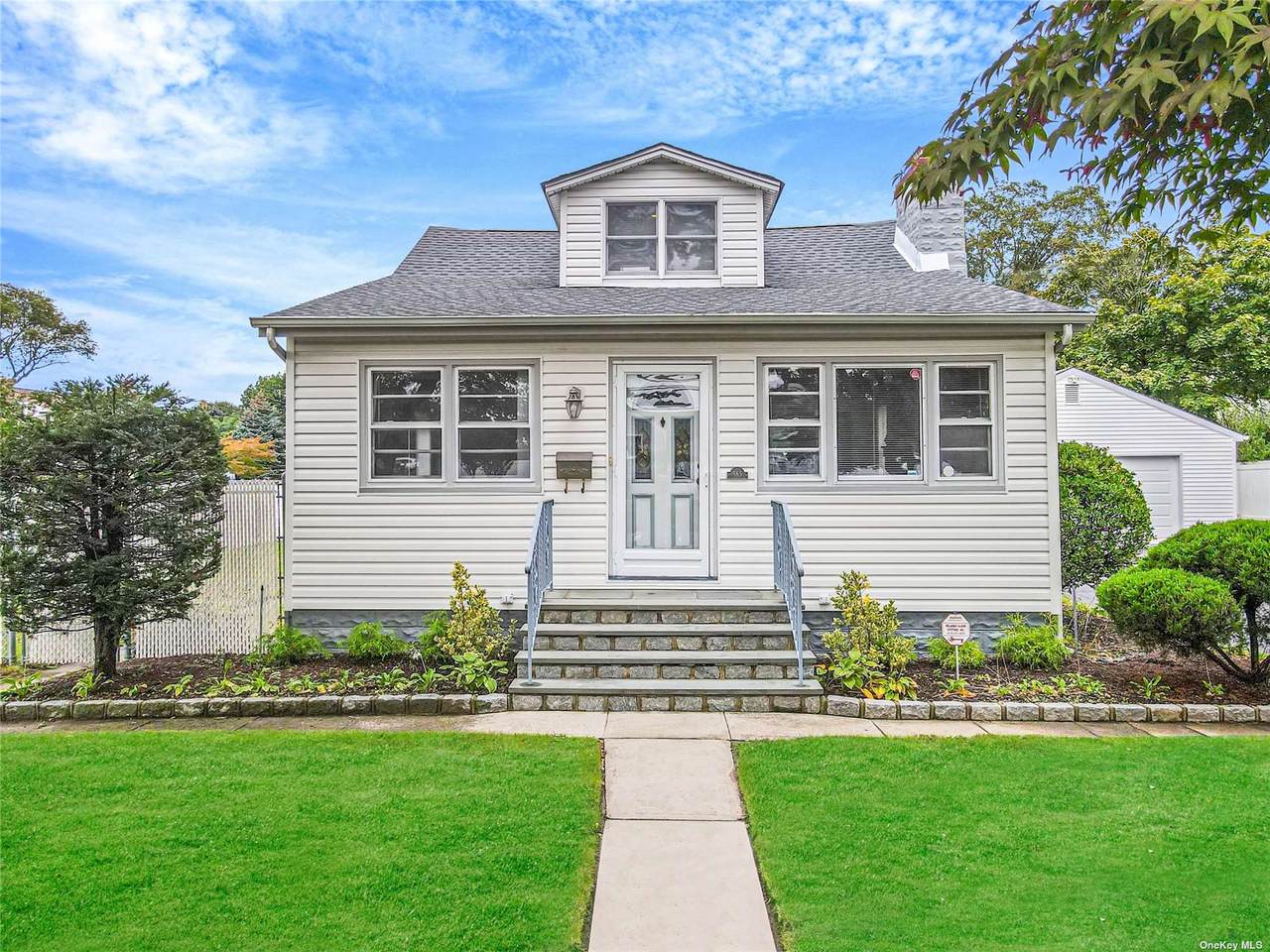 565 Grand Boulevard - Photo 1
