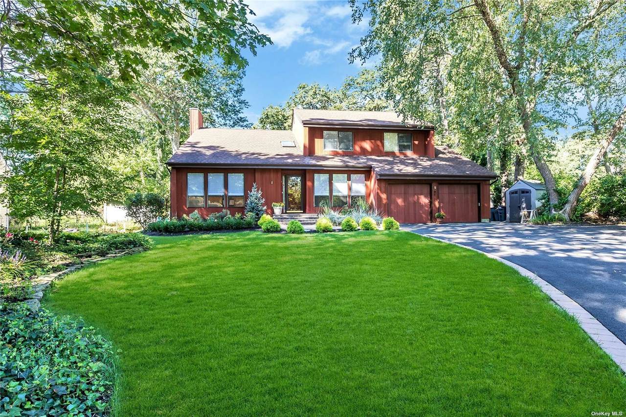 5 Christopher Court - Photo 1