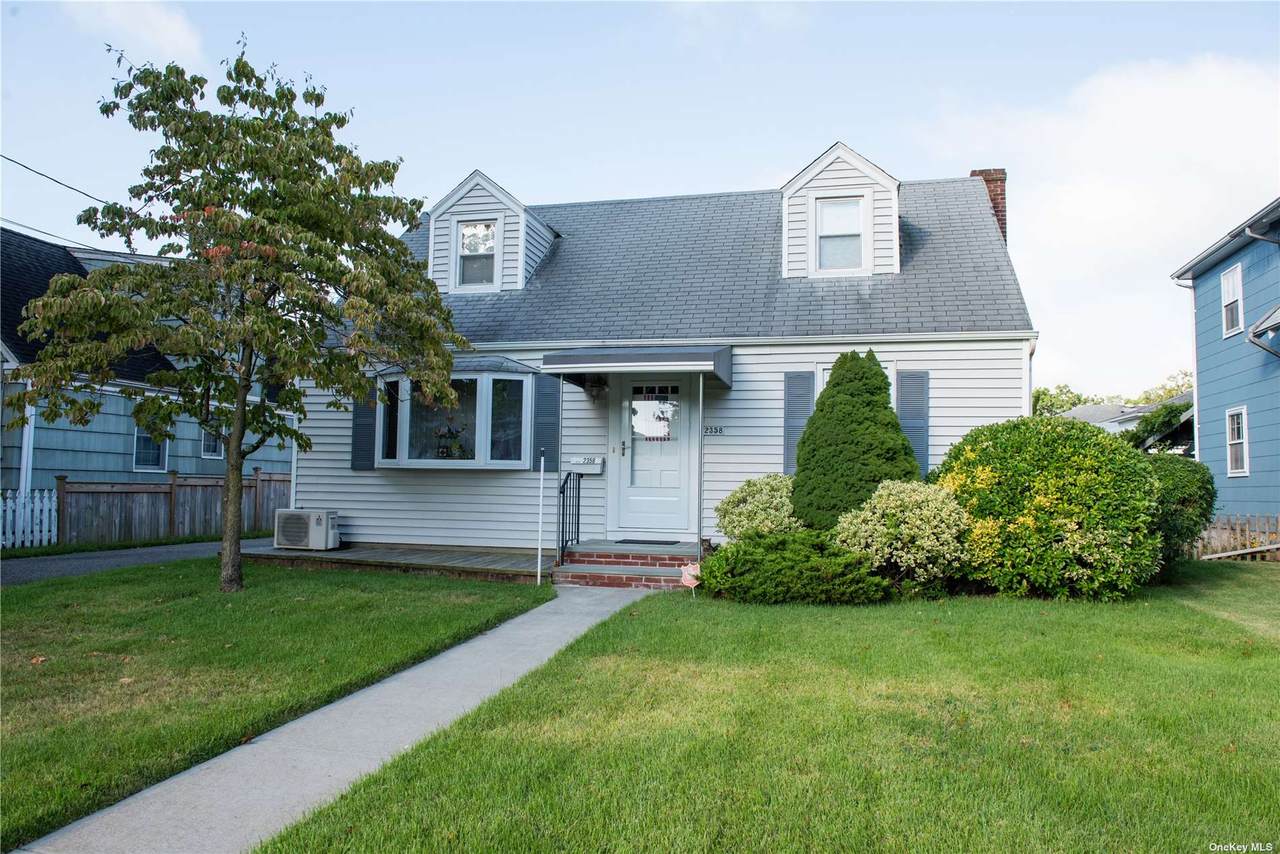 2358 Centre Avenue - Photo 1